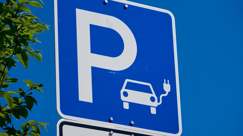 Charging Stations for Electric Vehicles around Viborg