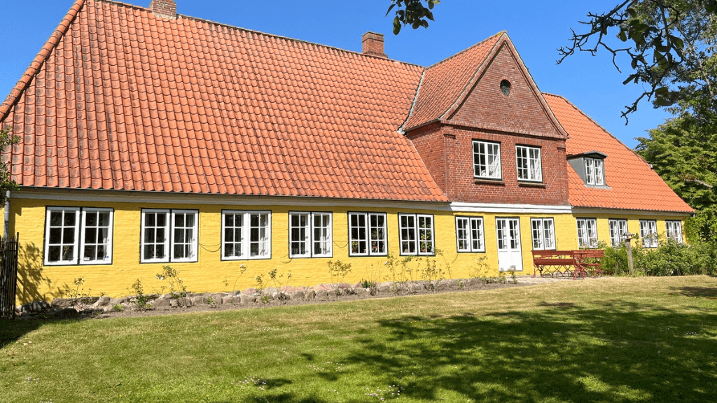 Jacob Michelsen's House seen from outside the garden